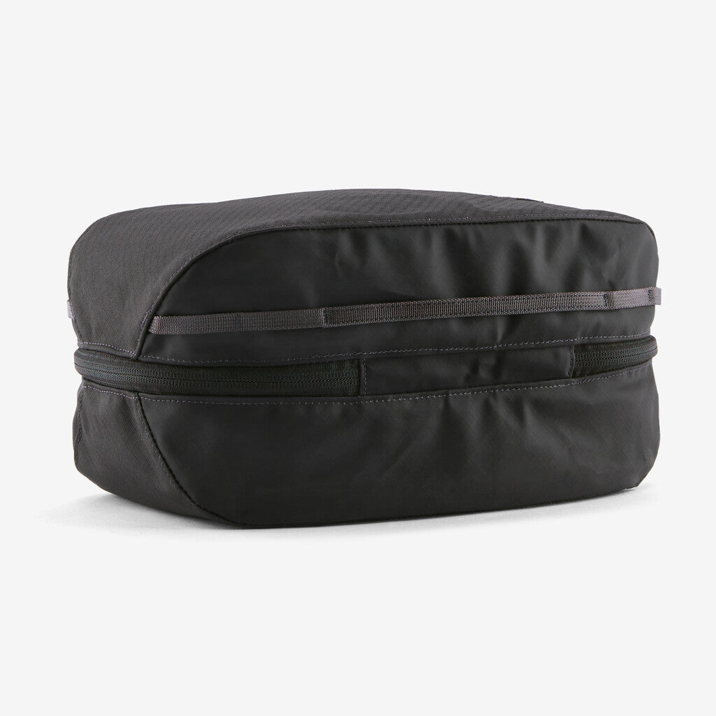 Patagonia Black Hole Cube 6L Unity Text: Ink Black